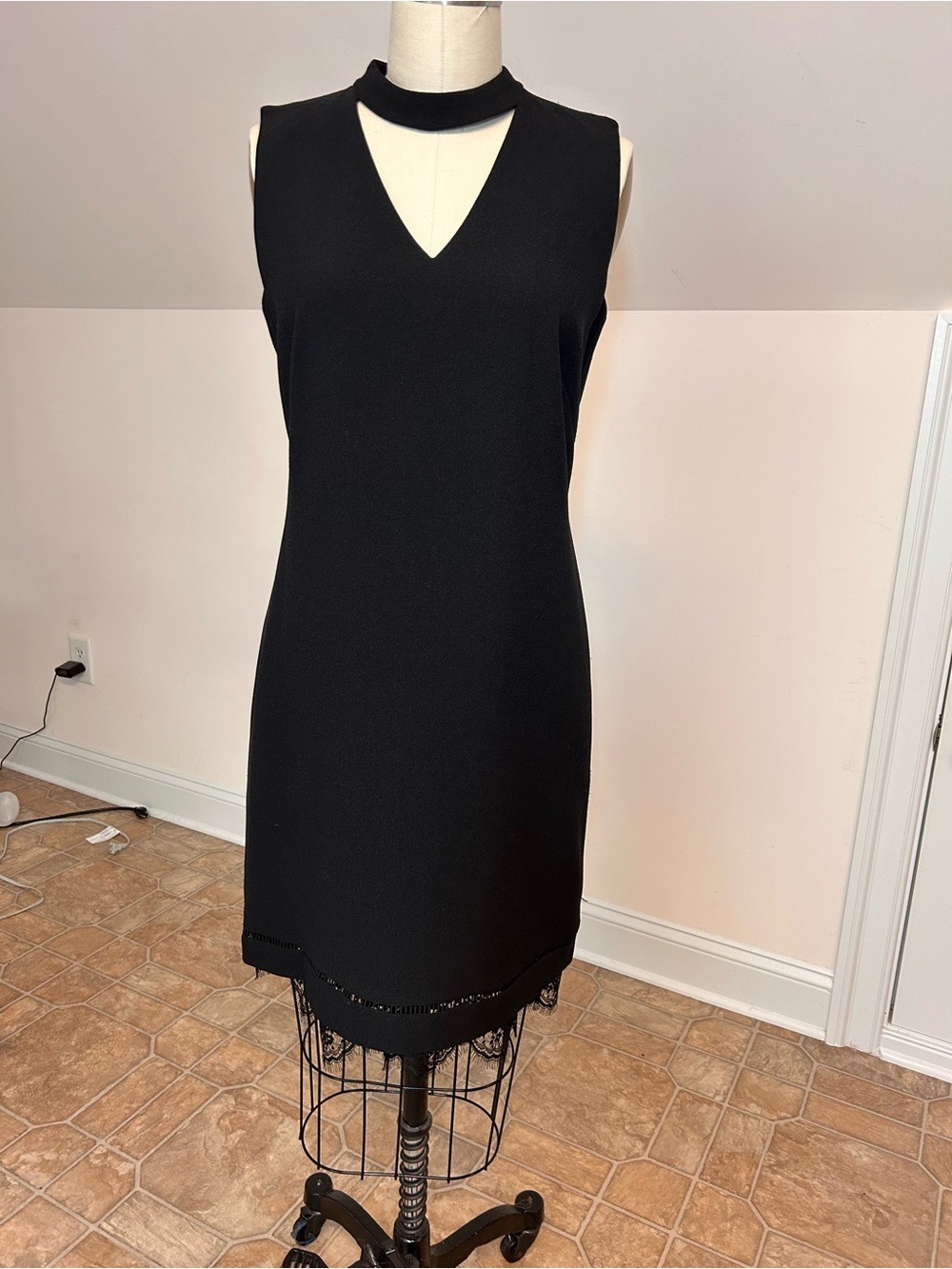Sleeveless Black V-Neck Dress with Choker Detail